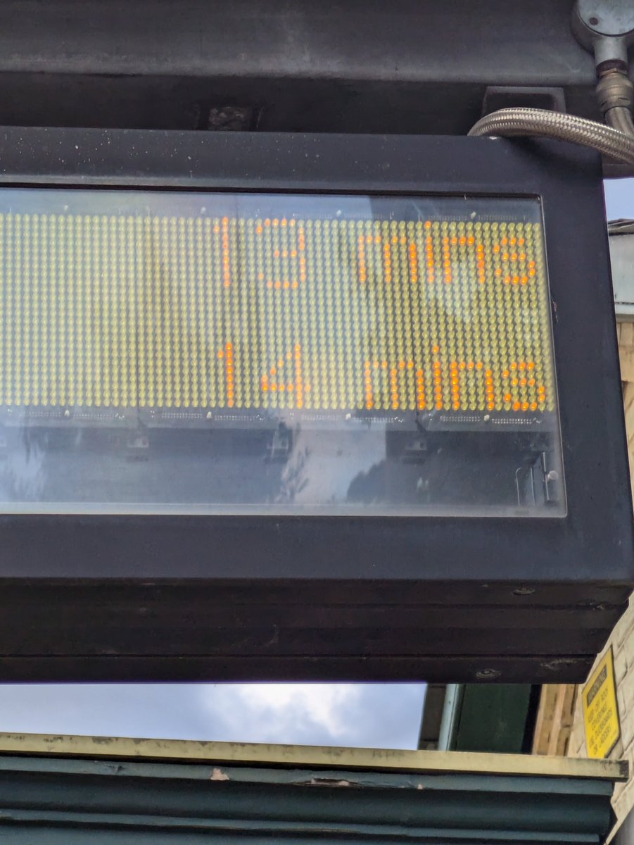 Kerriscotland's tweet photo. @TfL hi is there a reason why there apparently is a good service on northern line and also more than a 13min wait for next tube? Happened several times recently. Thanks https://t.co/mDuiuDKs5Y