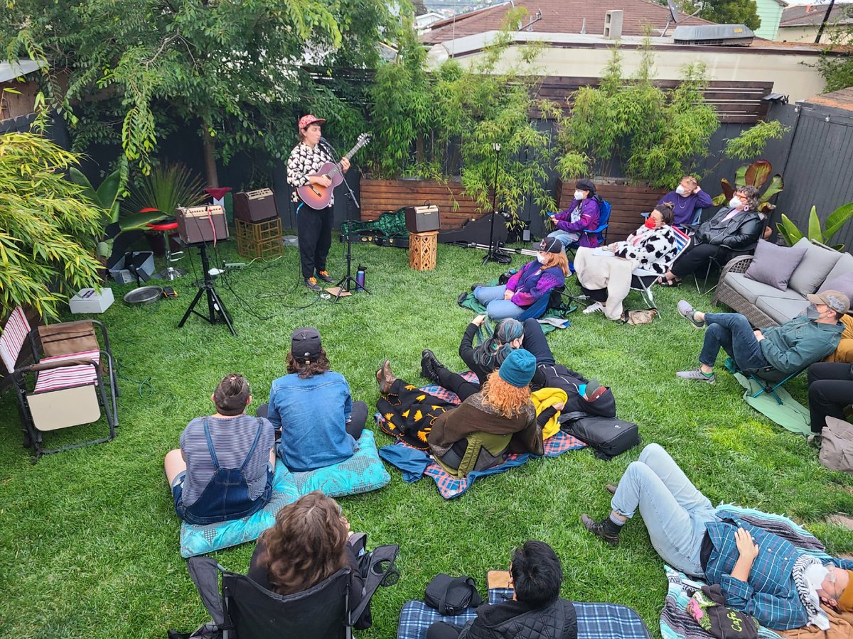 mesteza1's tweet photo. So friggin grateful to have hosted a COVID safer concert in my yard last night🙌. Zoe Boekbinder &amp; other performers tested w/ Pluslife &amp; used a UV light as well❤️. The audience was all masked. It was so amazing to hold space with folks. We are doing it again tonight..yeeee 🤗. https://t.co/yx70xmgAie