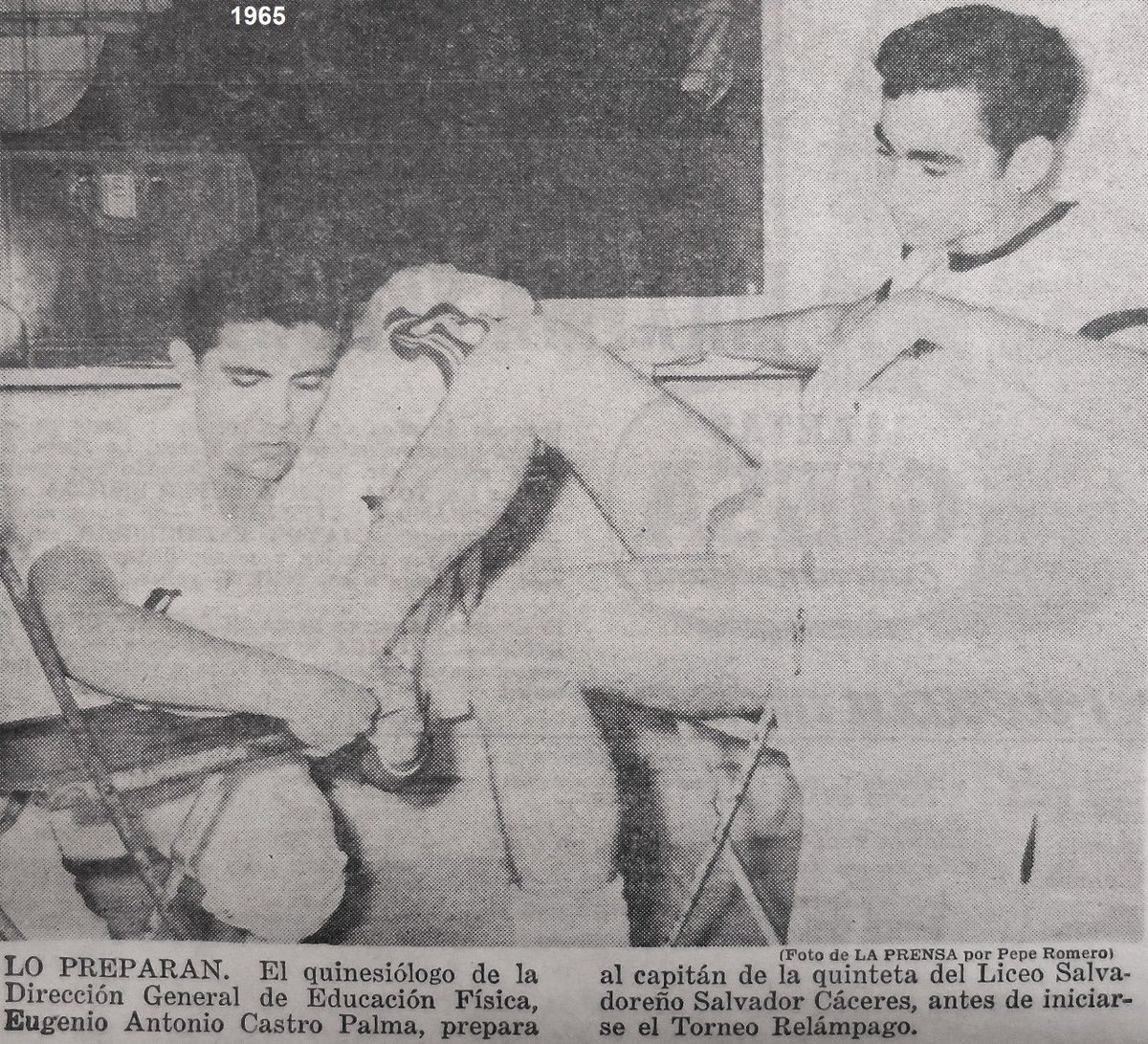 CaceresChamba's tweet photo. Mi viejo en su época de Basquetbolista en el #liceosalvadoreño fueron campeones 🏆🏀, te extraño viejo 🤍 https://t.co/ihY3zd9U1m