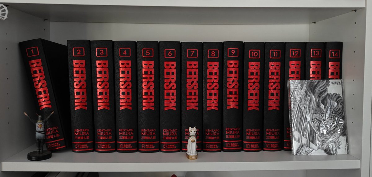 Goldorus's tweet photo. @UrbanLePharaon J'attends la livraison mais en attendant j'ai complété la collection Dark Horse 👌 https://t.co/6q60HoSIsL