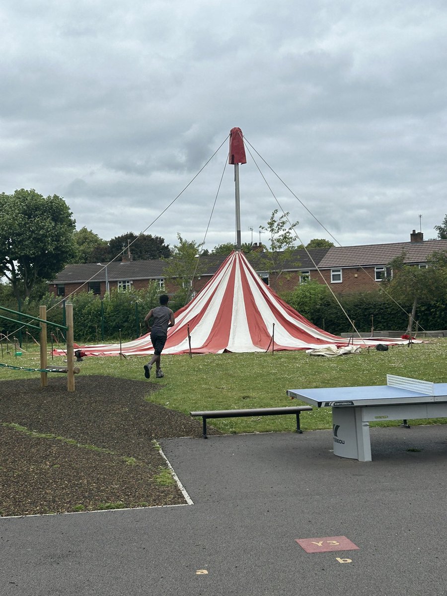 JamieGBarry's tweet image. Our kids are so excited by our circus visit tomorrow this was the progress tonight before the sides went on ready for showtime tomorrow. #LearningWithoutLimits