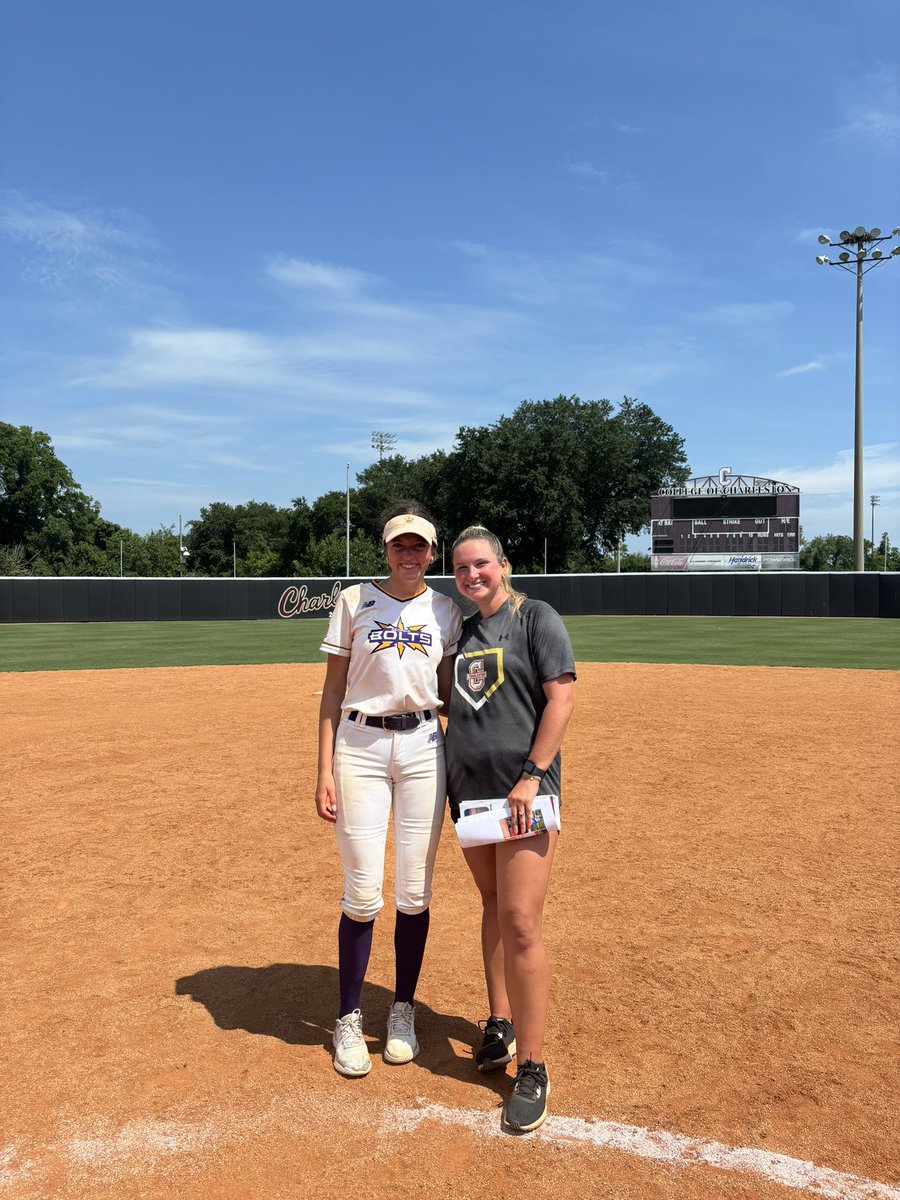 kate_dickinson_'s tweet image. Another great experience with @cofcsoftball! Thank you @CoachLynch20 @MaggieMrowka @LainaVictoria29 for an awesome camp. Can’t wait to be back again soon!
@DHSsoftba11 @CoachChap1