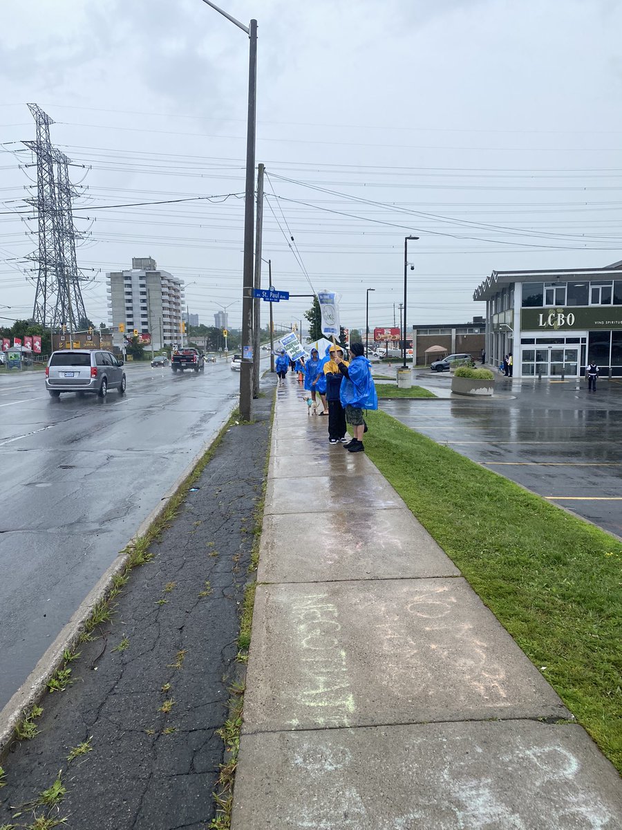 evcoopaloop's tweet photo. @OSSTFD25TBU stands in #solidarity with LCBO workers who are on strike across Ontario. The MSO’s walked at the Bank St lines today. 💪Fighting for a better Ontario where public revenues stay in public hands‼️Doug’s dry Summer. #LCBOWorkersFightBack #KeepItPublic @OPSEU @osstf https://t.co/wARXKFaNLp