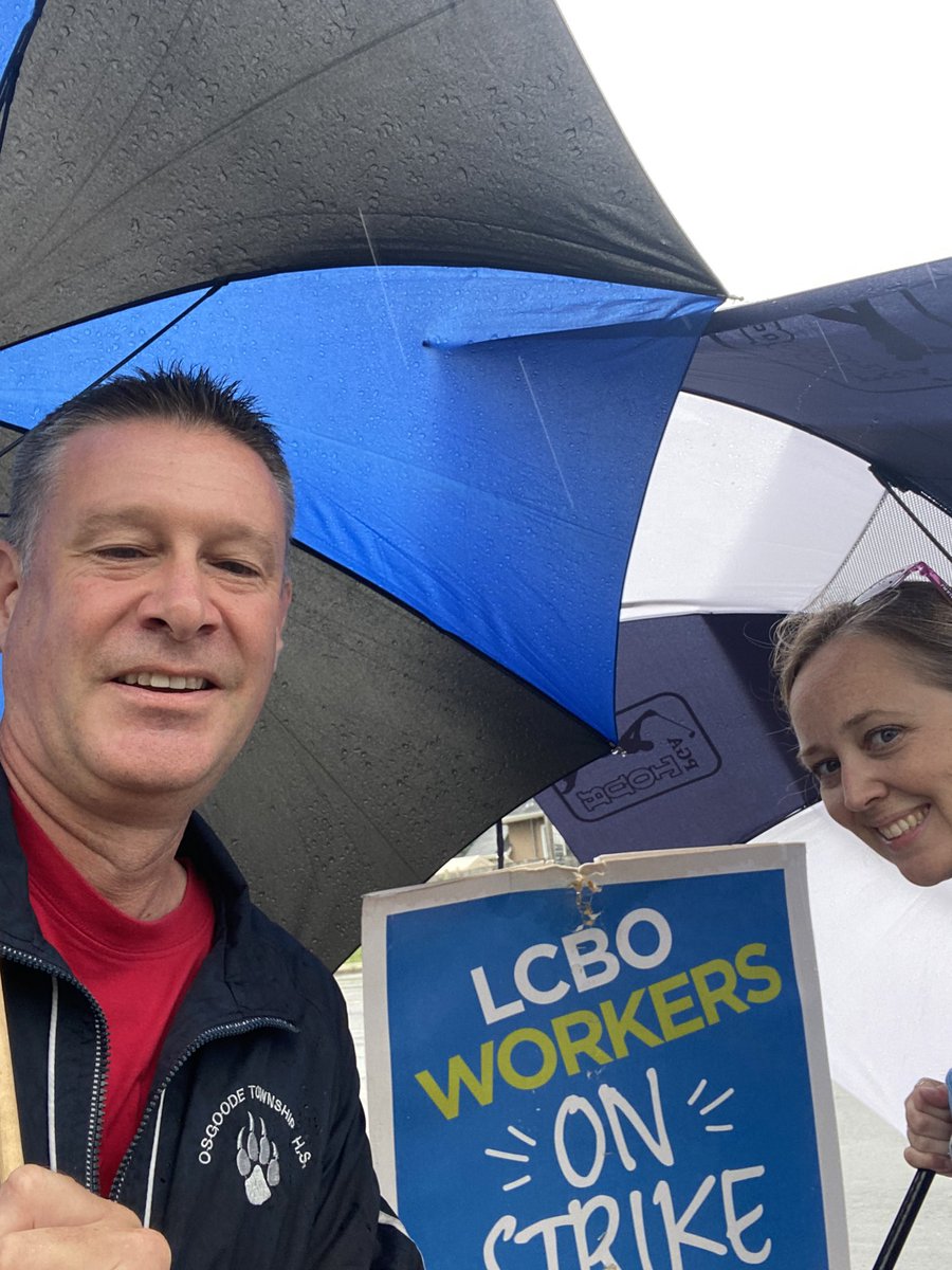 evcoopaloop's tweet photo. @OSSTFD25TBU stands in #solidarity with LCBO workers who are on strike across Ontario. The MSO’s walked at the Bank St lines today. 💪Fighting for a better Ontario where public revenues stay in public hands‼️Doug’s dry Summer. #LCBOWorkersFightBack #KeepItPublic @OPSEU @osstf https://t.co/wARXKFaNLp