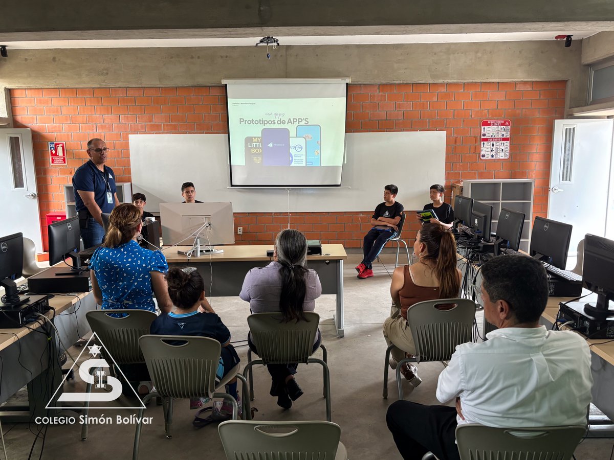 CSBoficial's tweet photo. Otro de nuestros clubes de programación celebró su cierre con diseño de prototipos de apps 📱 Cada bosquejo en Keynote mostró cómo una idea toma forma. Listos para lo siguiente: ¡Programar con Swift! Gracias y felicidades a todos 👨‍💻👩‍💻  #somosCSB #Wechangetheworld #EveryoneCanCode https://t.co/7Rxf4XSpMf