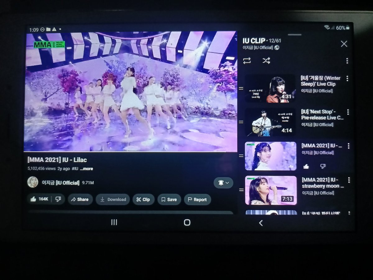 _IUmusic's tweet photo. Gusto ko umiyak. Magkasunod kong napakinggan ang Winter Sleep at Next Stop.
Pero wag na pala, Lilac na yung na play e 😂😭
#아이유 #IU https://t.co/vhMgWTPP9M