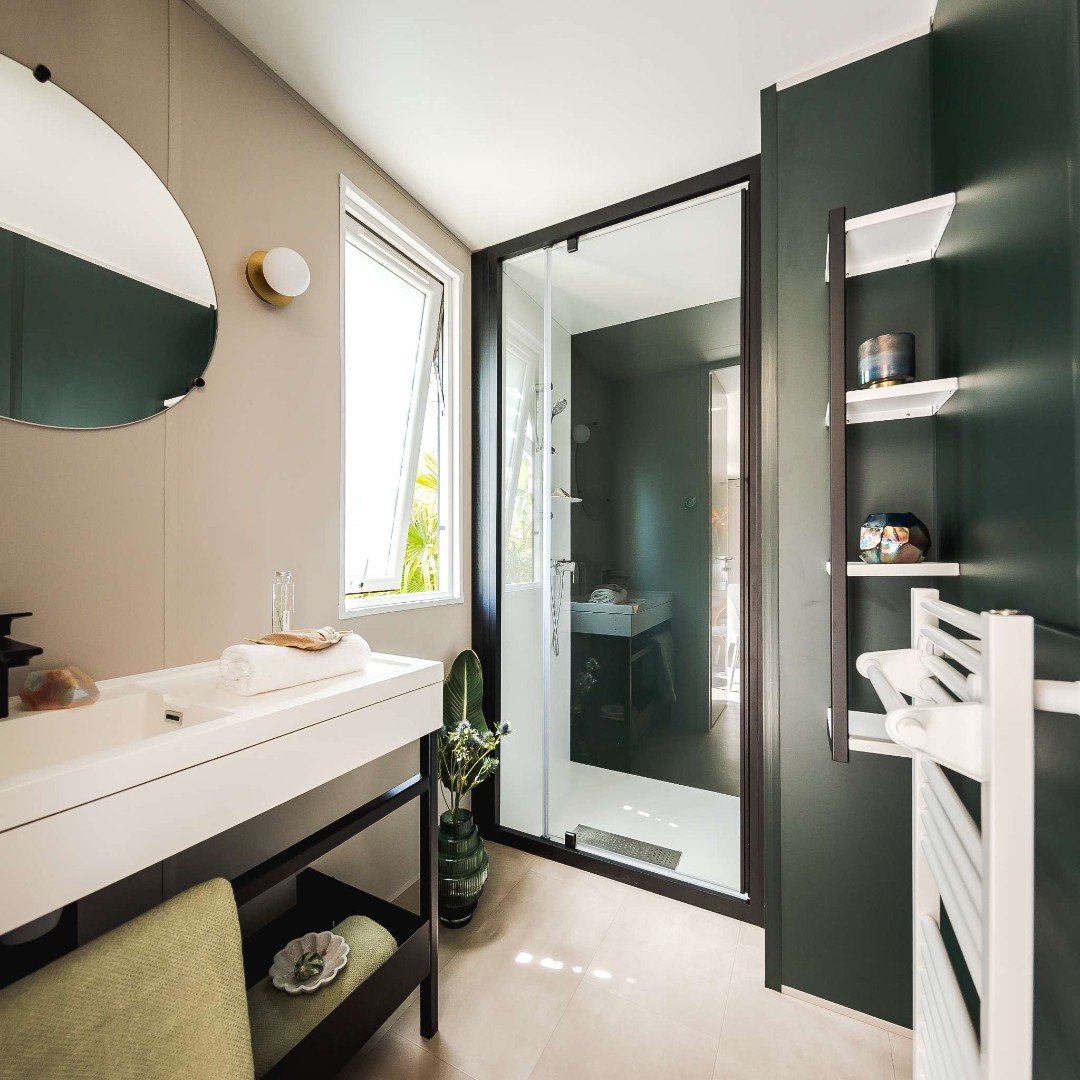 mobilhomeohara's tweet photo. Tout le monde souhaite avoir la sensation d'être le premier à utiliser une salle d'eau quand on est en location de vacances. Voilà le défi relevé par les équipes O'Hara !
Retrouvez tout l'univers O'Hara sur le site https://t.co/yUfW5fB6SA
#ohara #mobilhome https://t.co/3Sre1PdlTX