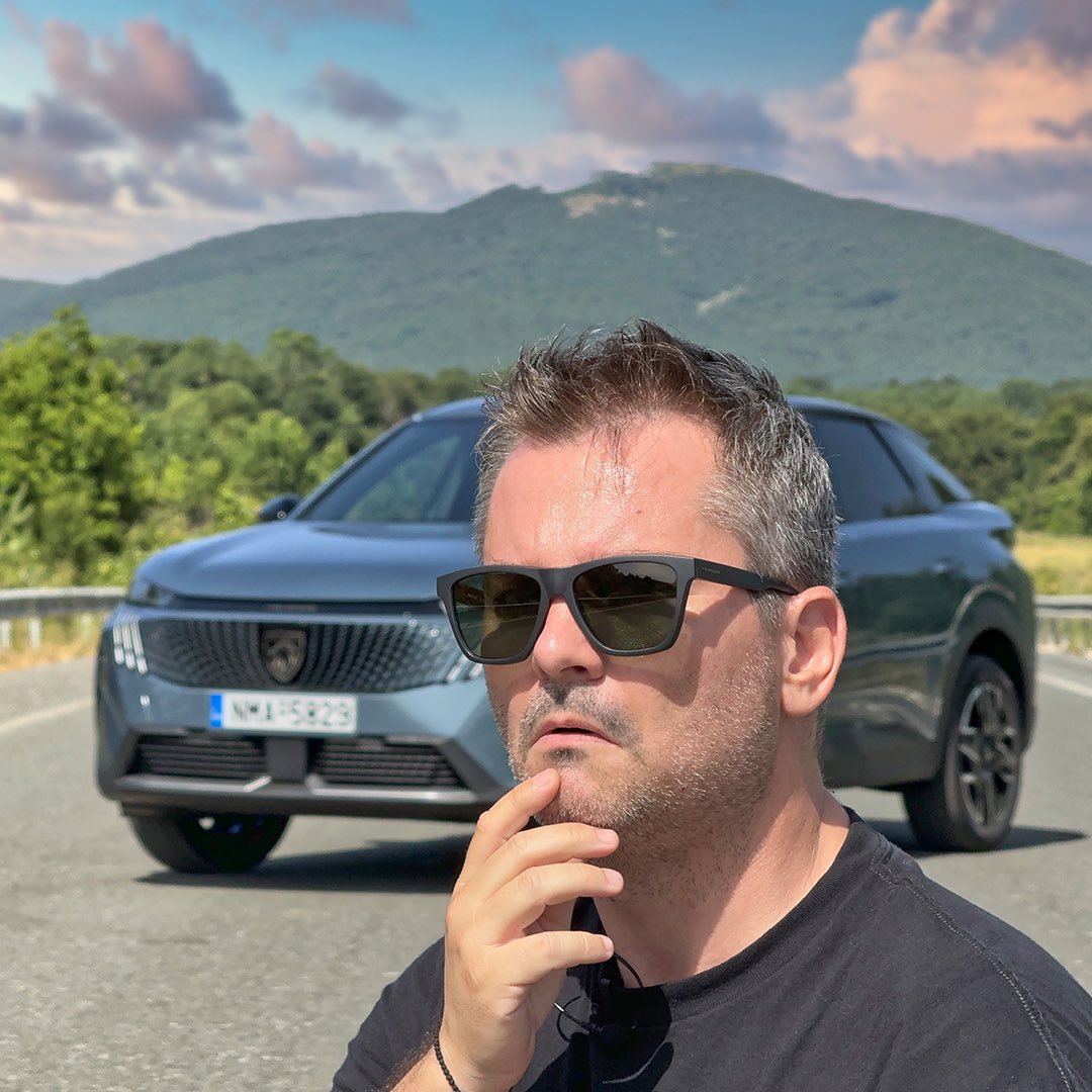 johnniestef's tweet photo. Αυτό είναι το ολοκαίνουριο Peugeot 3008 Hybrid με εντελώς νέα σχεδίαση, περισσότερο δυναμισμό και πλήρως επανασχεδιασμένο εσωτερικό. Πλέον διατίθεται ως υβριδικό, με 136 ίππους και στάνταρ αυτόματο κιβώτιο.
Αναλυτικά όλα στο https://t.co/zL0JDhrl4w
#trcoffgr #Peugeot #Peugeot3008 https://t.co/rz7d8Yg19z