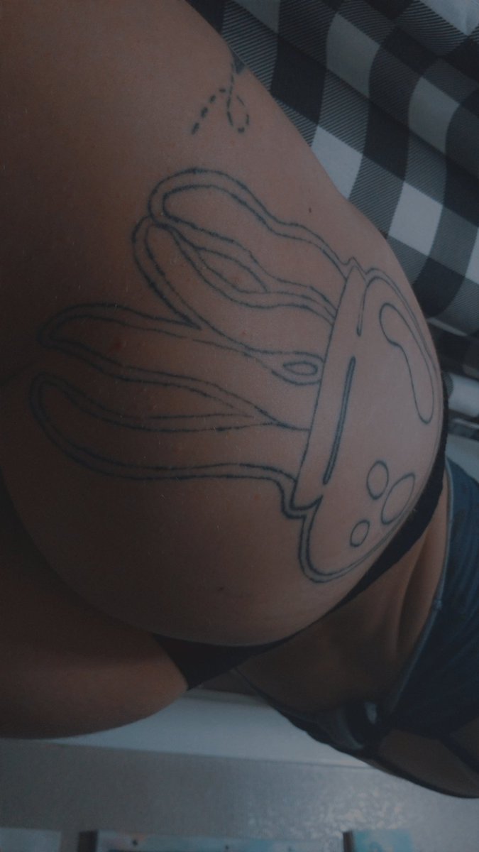 themilf420's tweet photo. Hmu on snap @ stonibabe25 for some 🌶️ content 😜 rent due tomorrow and I'm $150 short so everything's 50% off 💕 https://t.co/cVKTai4BNR