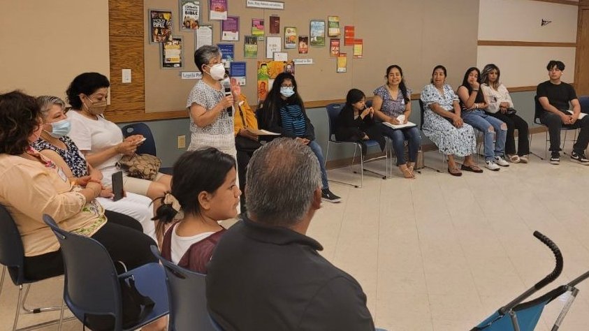 sistersreport's tweet photo. #AvanceGlobal ¿Cómo puede la #Iglesia acompañar mejor a los #inmigrantes, en especial a las #mujeres, en #EEUU? #Entrevista de @DonaldoGlz a Hna. Martha de la Torre Juárez. Léala este jueves por #GSRenespañol. #HermanasCatólicas #HermanasDeMaríaReparadora #ONG #StrangersNoLonger https://t.co/0mGflAqsKu
