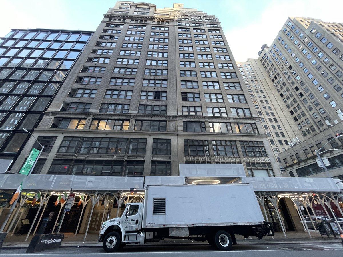 guardian_data's tweet photo. Guardian guarantees secure data disposal with onsite shredding at your location. Trust us for secure, compliant and absolute data destruction services, wherever your data is. 🚛🌎

🔗 Get a quote: https://t.co/vVt60UmqOR

#DataDestruction #DataSecurity #Data #NewYorkCity https://t.co/aVIHyT1rRI