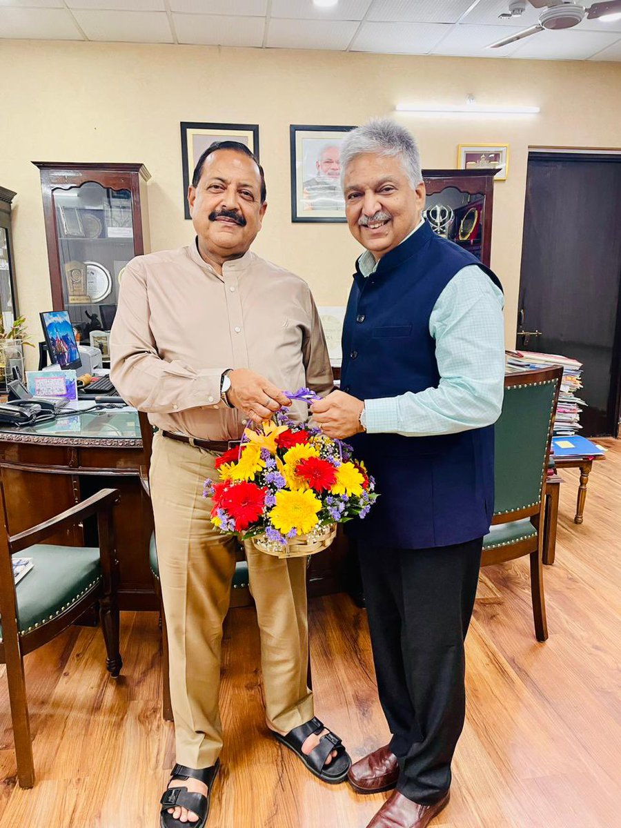 Called on Hon Minister Dr Jitendra Singh, (Minister of State for Minister of Science and Technology, Prime minister office &amp; Atomic energy.

Discussed with him about the upcoming Rise Up Bharat project jointly with Department of Science and Technology.