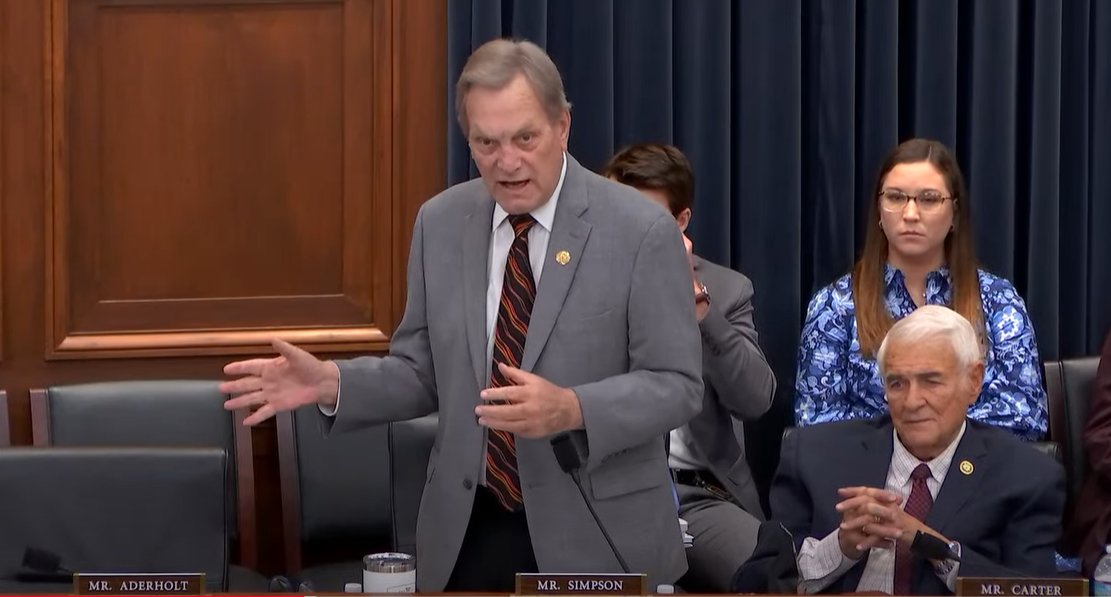 AADOCR's tweet photo. AADOCR thanks Representative Mike Simpson (ID-02) for raising concerns about the proposed NIH restructuring, and specifically the importance of  the NIDCR.
https://t.co/7S69r6ts8G
@CongMikeSimpson @adeaweb @AmerDentalAssn https://t.co/xncsrZu1Hq