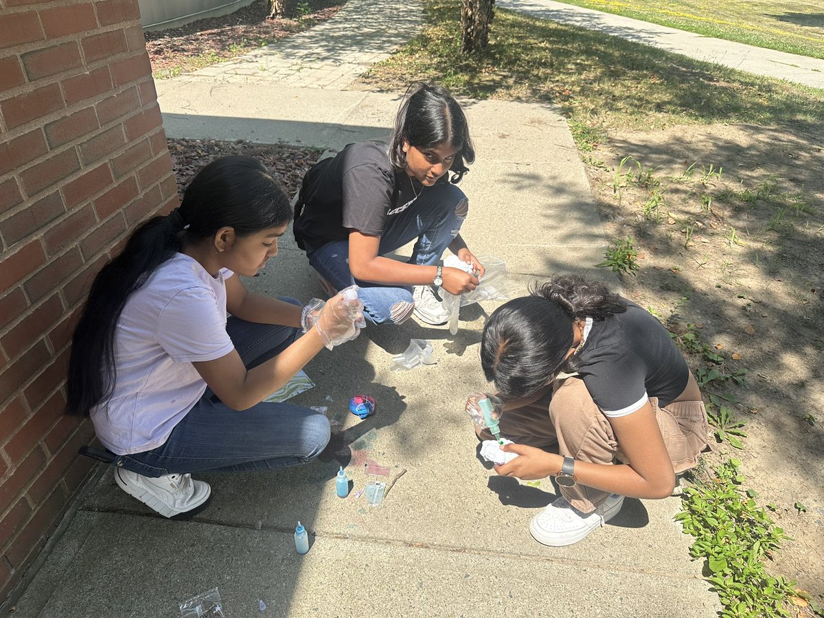 Our Incoming 9th Grade Early College High School Students participated in Team Building this week by tie dying socks together! 💚🧦