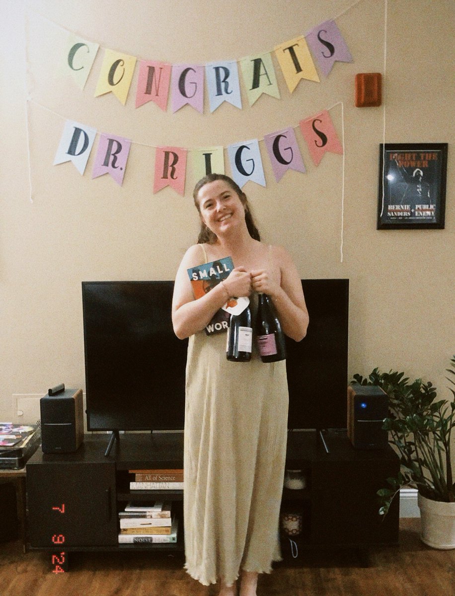 eliza_riggs12's tweet photo. I successfully defended my dissertation yesterday!! Thanks to my committee for such an engaging discussion, and my friends for the books and wine :) https://t.co/PeGcfAZSUp