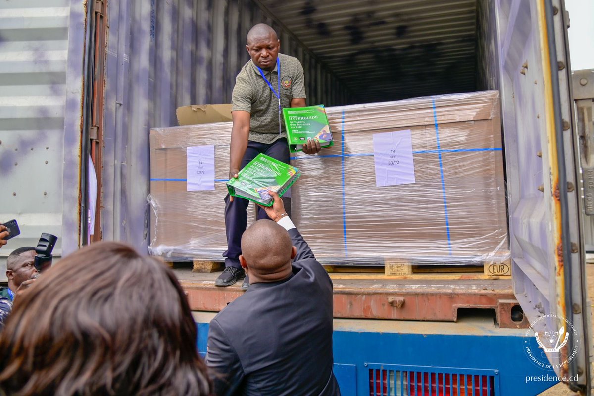 «Ces hyperguides sont des manuels de référence essentiels pour les agents des douanes pour orienter leur conduite et prévenir les risques de fraude et coulage des recettes publiques en renforçant les capacités des fonctionnaires», a dit le Directeur de cabinet du Chef de l’État.