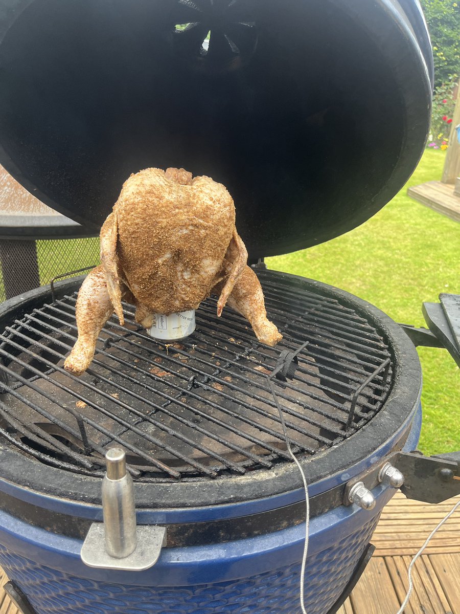 lordbigsack's tweet photo. Little treat for a Wednesday, for us and the chicken https://t.co/P2oyMN51D8