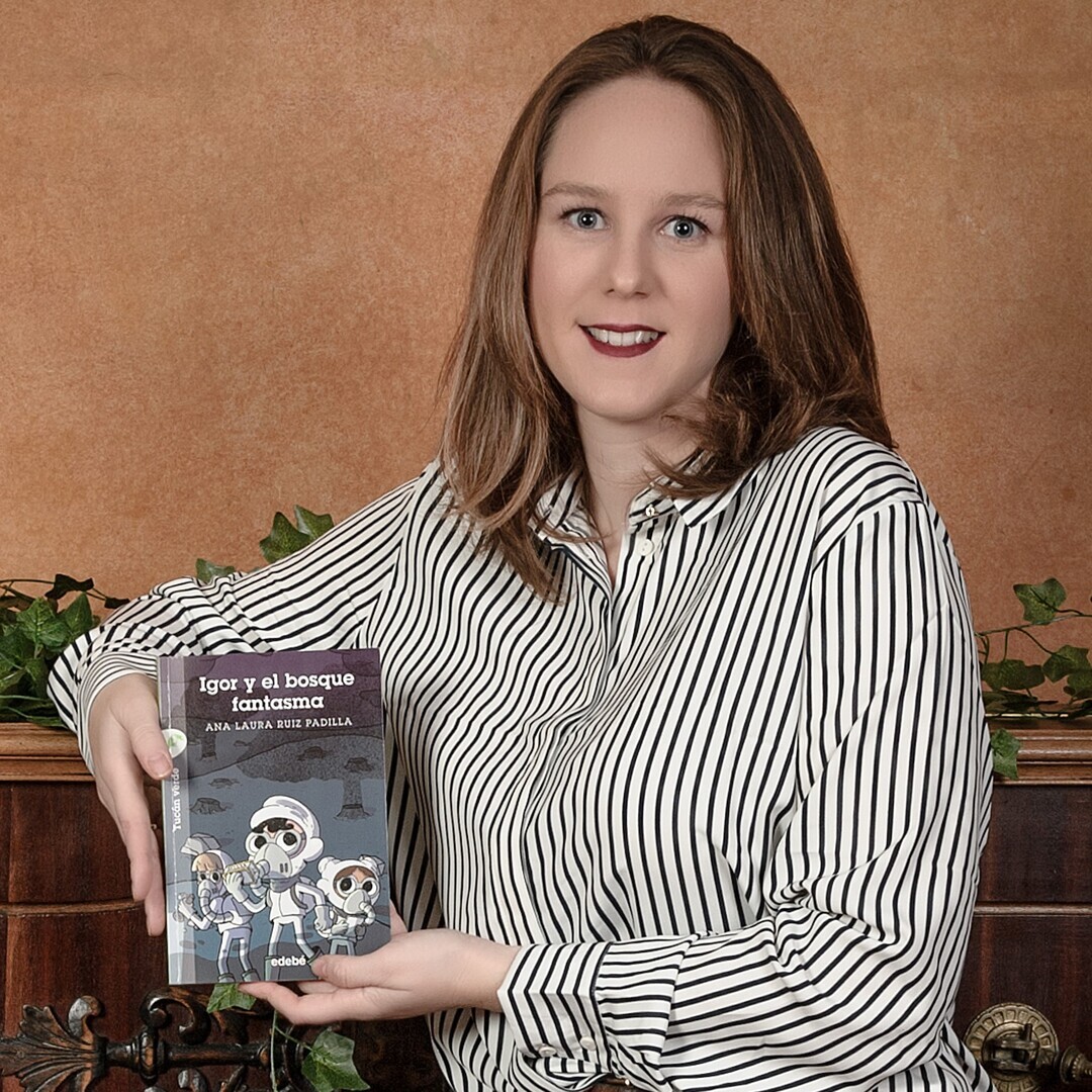 𝐄𝐧𝐭𝐫𝐞𝐯𝐢𝐬𝐭𝐚𝐬 𝐒𝐂𝐁𝐖𝐈 𝐒𝐩𝐚𝐢𝐧

Desde pequeña, Ana Laura Ruiz soñaba con ser escritora, un sueño que veía imposible. Hoy, ha ganado varios premios y trabaja en su próxima novela juvenil

Sigue leyendo 👉 scbwi.org/posts/ana-laur…

<a href="/SCBWI_spain/">SCBWI Spain</a> <a href="/scbwi/">scbwi</a> #scbwienespañol