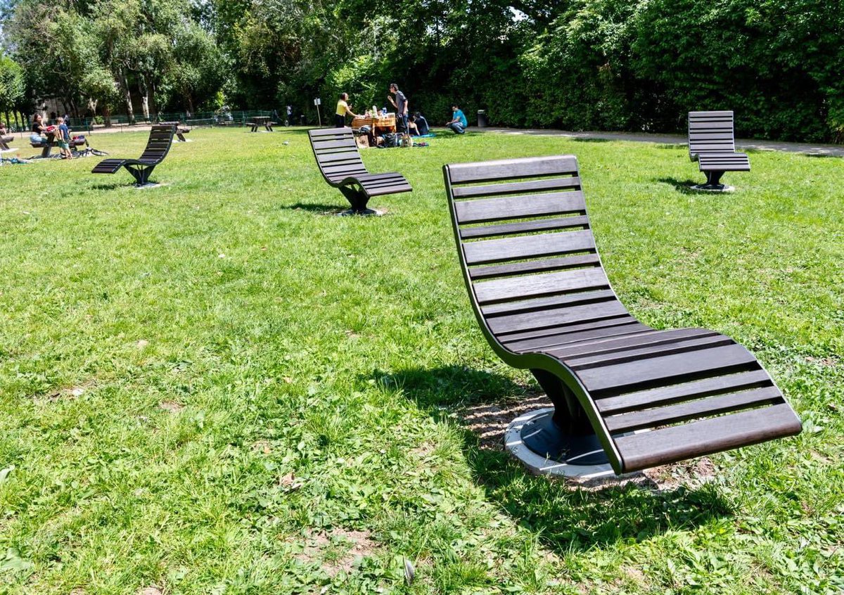 ⛱️ Envie de pique-niquer confortablement au bord de l’eau ?

☀️La Ville de Levallois vous propose, au cœur de l’ ÎLE de la JATTE, un NOUVEL ESPACE DÉTENTE pour l’été, aménagé de chaises longues en bambou et de tables de pique nique.
🍱 Venez en profiter !

#levallois