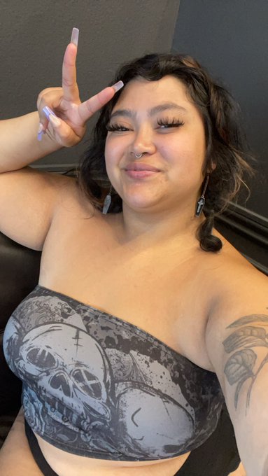 NEW TAT TOOT YALL 😇 https://t.co/0xn7wbAEPh<a href="/tag/badbunny"class="tags"><span>#badbunny</span></a>