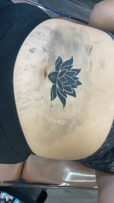 NEW TAT TOOT YALL 😇 https://t.co/0xn7wbAEPh<a href="/tag/badbunny"class="tags"><span>#badbunny</span></a>