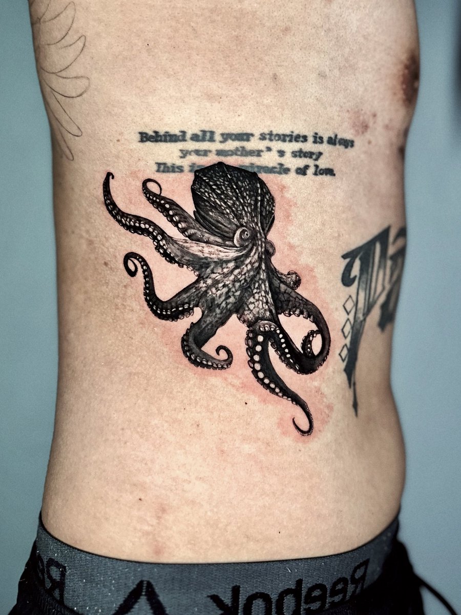 KaylynRhoad's tweet photo. Tattoo I did yesterday 🐙 https://t.co/13Xm3KPS7p