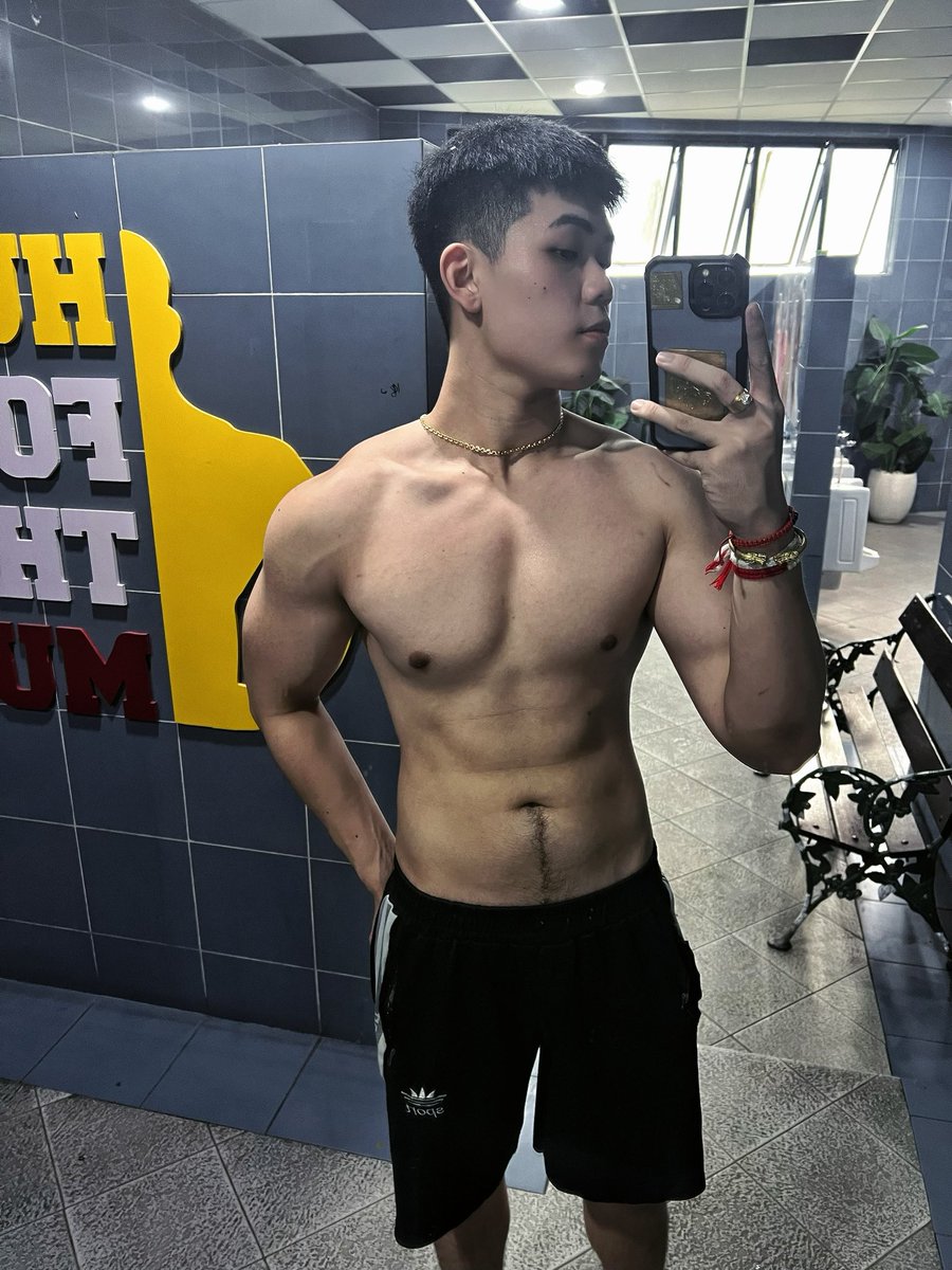 新头像好看吗🫡

Link：onlyfans.com/aluk77/c6