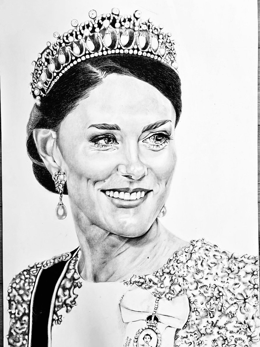 catsart33's tweet photo. @KateMiddStyle @RoyalFamily @princeskate @KateEMiddleton https://t.co/bodE369kNP