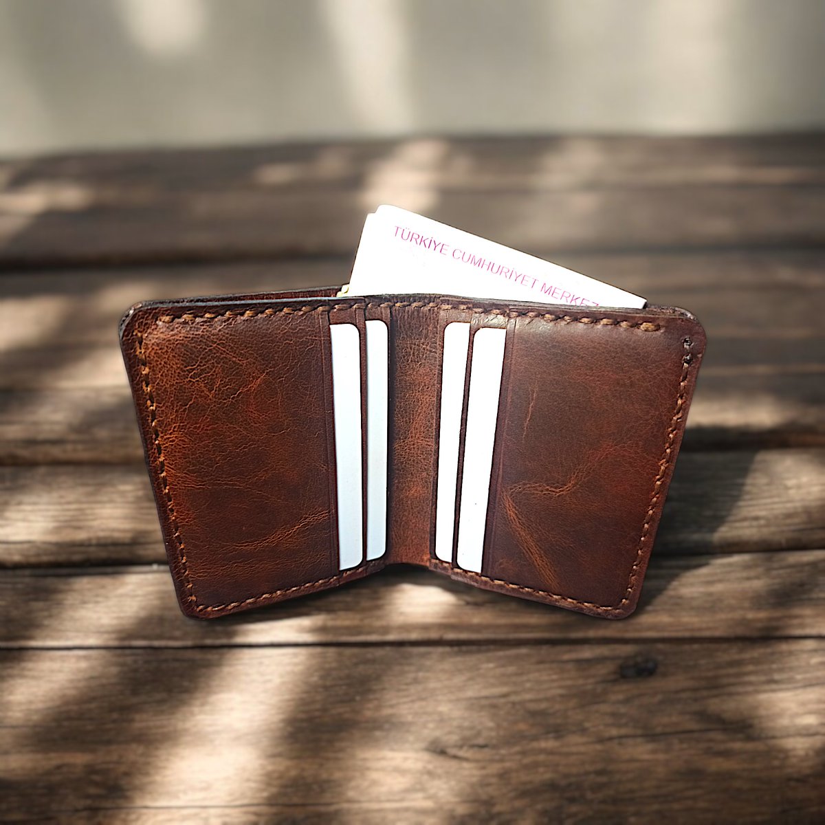 sonspesifik's tweet photo. #derihoby #gerçekderi #elemeği #leatherwallet
Hayırlı akşamlar,
İzinden döndük. Siparişlere devam. Minimal cüzdan. 8 kart alır kagıt para gözü vardır. Ancak kağıt para uzunlamasına girmez. O sebeple minimal😀
Saygılarımla, https://t.co/3IitlVGRRJ
