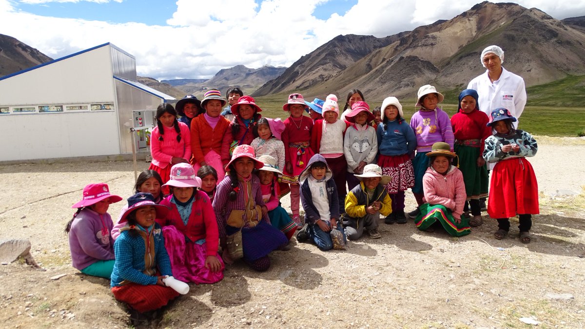 Midis_PNAEC's tweet photo. ¡Calientitos a 4700 m s.n.m.! ☕️Desayunos y almuerzos nutritivos y energéticos ayudan a escolares a combatir las bajas temperaturas en el anexo de Occoruro, del distrito de Puyca, provincia de La Unión, en Arequipa. Qali Warma potencia el aprendizaje. 📰 https://t.co/vgCMDh3kB8. https://t.co/FesPnlDhdz