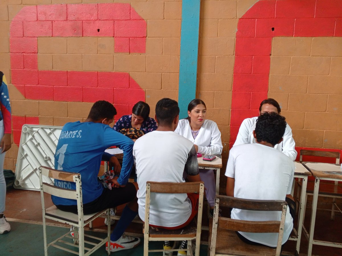 CDCEGuarico's tweet photo. #PoesíaMundialEnVenezuela
Así se llevó la "Copa 🏆 América FIGITAL LICEISTA ⚽" en el C.E "Juan Germán Roscio" Mcpio. Roscio, Edo. Guárico. 🤾🏼‍♀️ esté #9Jul con entusiasmo ☺️ 
@NicolasMaduro 
@_LaAvanzadora 
@MPPEDUCACION 
@CDCEGuarico 
@EliasEducacion1 
@josemvasquez 
@Gob_Guarico https://t.co/SGuWFrSGDR