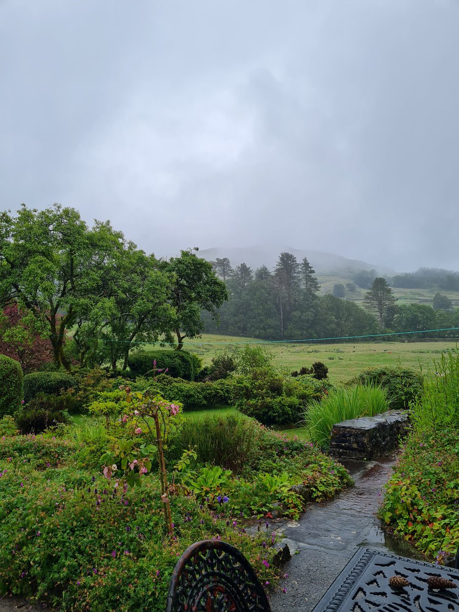 PhilSipocz's tweet photo. It's been a lovely day...........not! How say you @rfj1966 claggy and moist. #WeatherJonah @CharlesBewley2 must have been roaming in his jeans today. #LakeDistrict #Lakes #Cumbria https://t.co/anhUa9cyhJ