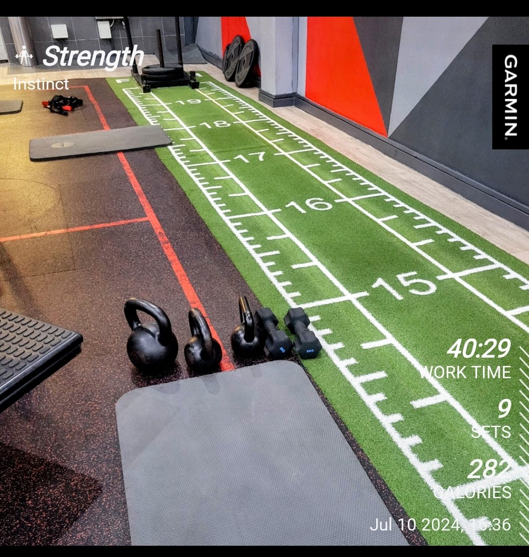 Laz_tm's tweet photo. Mid-week grind: Completed a double session with a 9km run and a core strength workout.
I'm feeling strong and ready to tackle the rest of the week!
#RunStrong #MidWeekMotivation #DoubleSession #FitnessJourney #stayactive #garmin #beatyesterday #saka #beatyesterday #runner #keepmoving