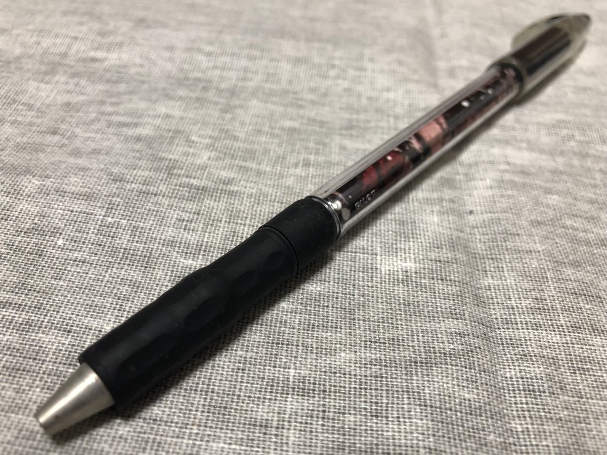 Mirainopenkote's tweet photo. 27日目
Eban G-3 mod
えばんさんのペン
重さがあり、芯のある回し心地
遠心力も強いため、初心者でも難なく回せる
HGG（HF）で配色もこだわれる

回しやすさ☆☆★★★
重さ（遠心力）☆☆★★★
怖ペン回し★★★★★
#ペン紹介bot https://t.co/qeSpeFMFYd
