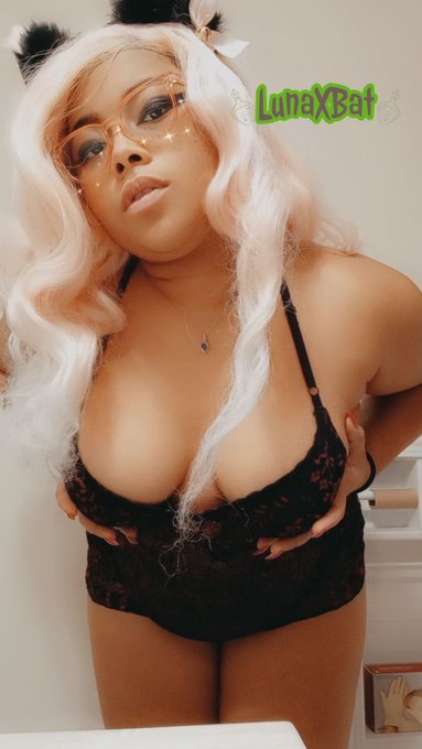 I&rsquo;m officially on Curvage!  Find all my body positive vids displaying my lovely curves when you click