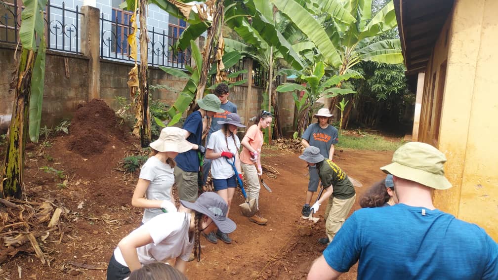 camptanzania's tweet photo. #TeamNanasi, welcome to #CampHakunaMatata! 🌟 We're so excited to have this fabulous team in Tanzania. They have been working hard digging foundations for a veranda and pathway at a local school, and making friends along the way 🩷 @campsint #campseffect https://t.co/R0sGL1cpFx
