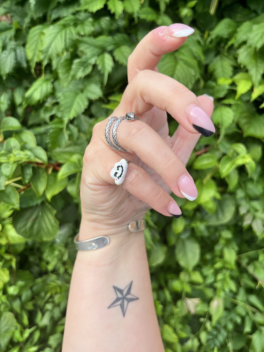 I might not have gotten any badge, but I have just gotten a glittery cloud ring from my 4yo and this also made my day! ☁️✨
Congrats to my #MVP friends for renewals! I know how much work and dedication is needed to receive this recognition - kudos y’all! 🙇🏻‍♀️