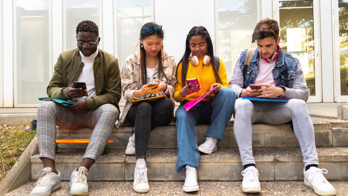 DustinMPeyser's tweet image. Nearly half of Gen Zers get help from the bank of mom and dad, report finds dlvr.it/T9QTJ6 #Realestate #Inflation #Personaldebt #Generations #GenerationZ