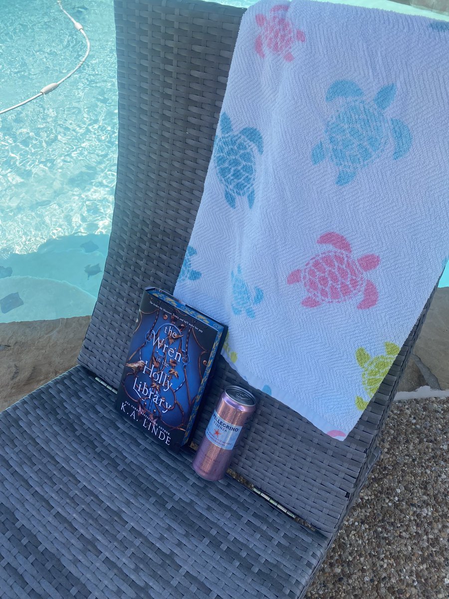 kristingbarton's tweet photo. Reading a book! #DESisBEST summer bingo 🐬 https://t.co/lRd1vUxEQo
