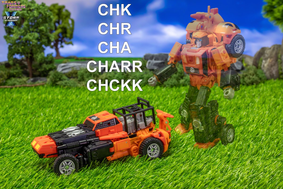 TFShowUK's tweet image. "These Earthen forms Xaaron prepared for us are really neat!" 
Transformers Legacy United Leader Class G1 Triple Changer Sandstorm. #Transformers #ToyPhotography