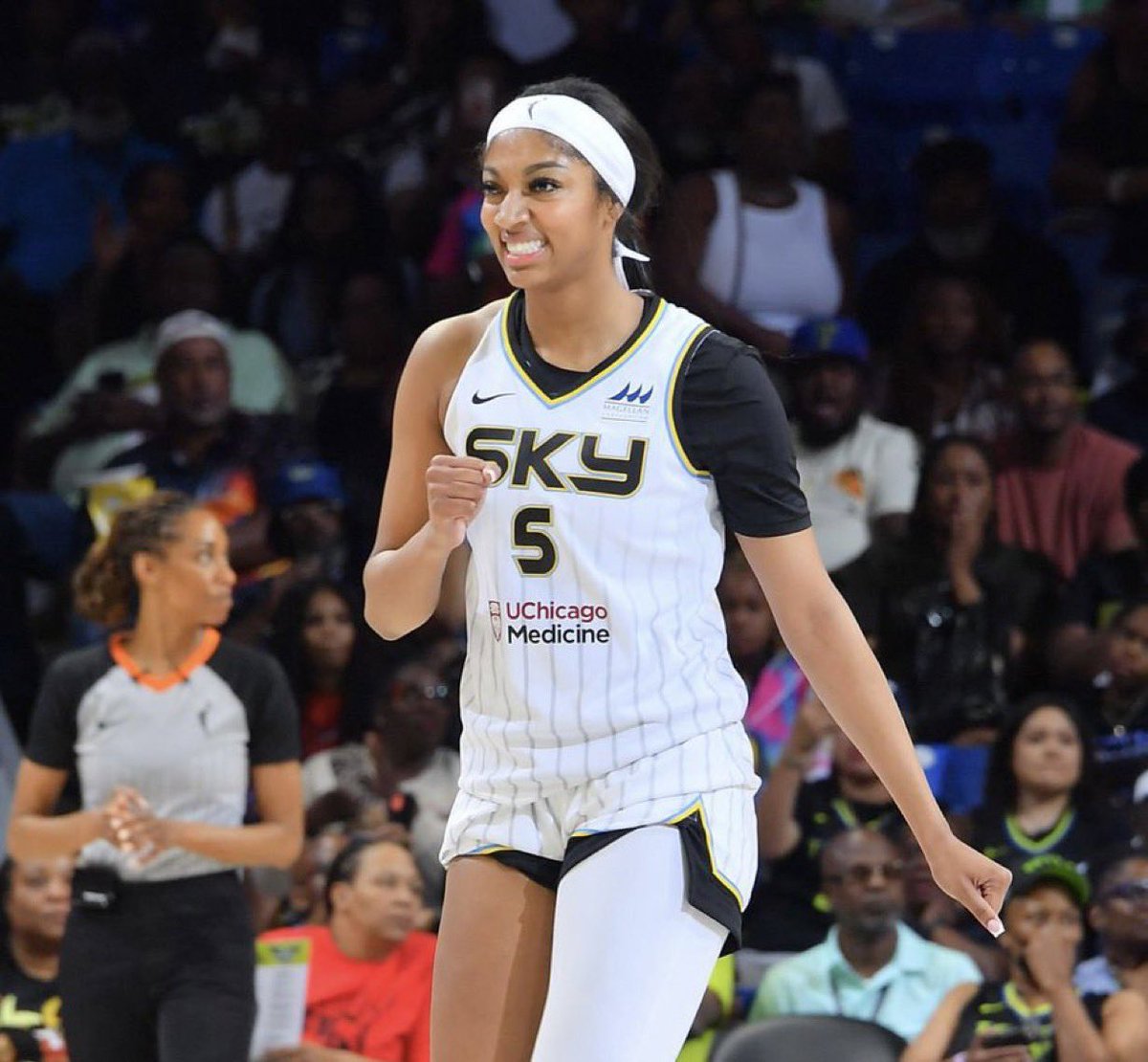 arcentral_'s tweet photo. ANGEL REESE IN THE WIN AGAINST ATLANTA DREAM:

11 PTS
13 REB
2 AST
3 STL
2 BLK

THE ROOKIE HITS 14 STRAIGHT DOUBLE-DOUBLES🔥 https://t.co/u9pmx0RZ9c