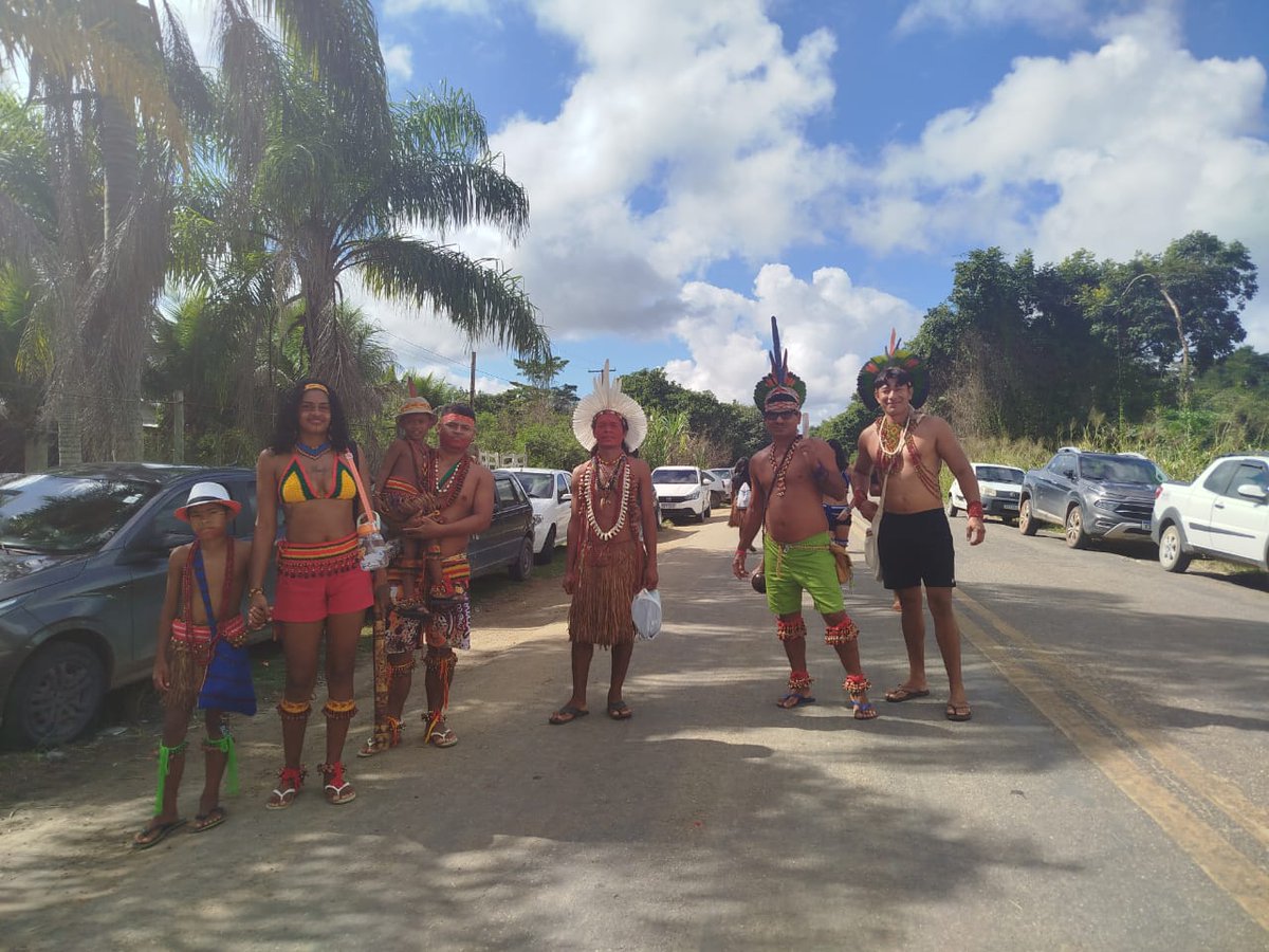 ciminacional's tweet photo. Outro ponto de manifestação é a BR 101, entre os municípios de Itamaraju e Itabela (BA), organizado pelas lideranças dos territórios Barra Velha e Comexatibá (BA). s manifestações seguem ao longo do dia.
📸: Tohõ Pataxó
#MarcoTemporalNÃO #MarcoAncestral #DemarcaçãoJá #PEC48Nao https://t.co/nwuNPIndTz