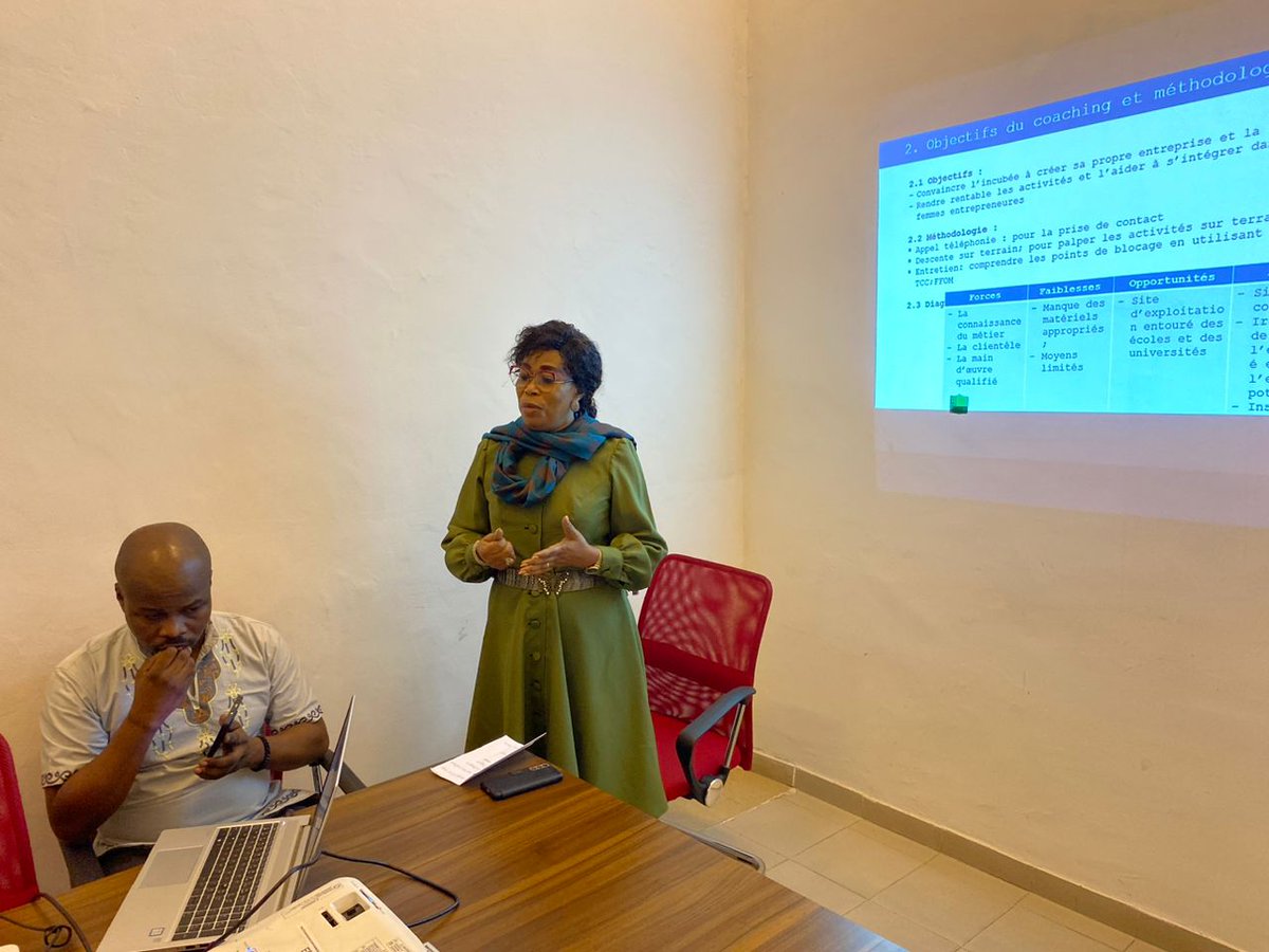 Incubateur Pull Up Business Women tweet media