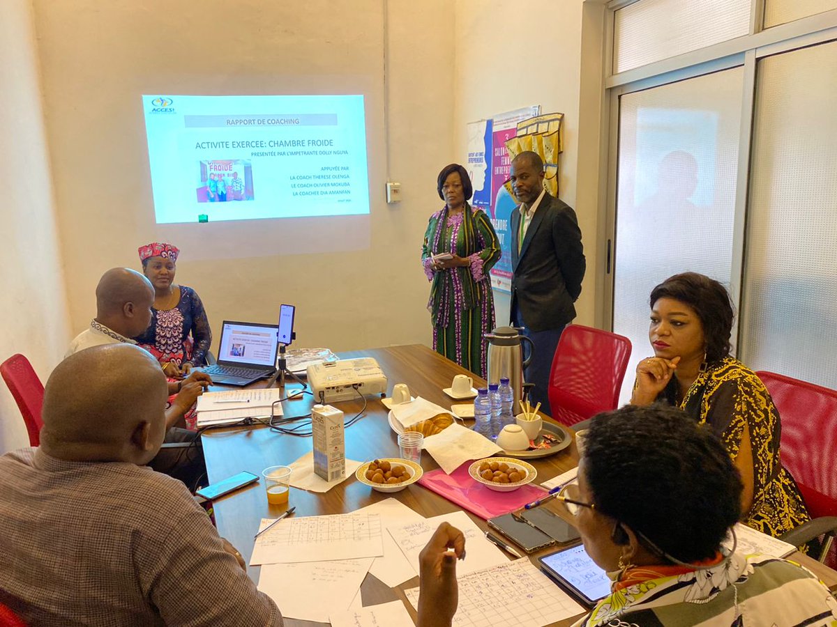 Mercredi 10Juillet

L’incubateur Pull UP BW a eu l’honneur de recevoir une dizaine d’impétrants pr la présentation des rapports de coaching devant jury,après les travaux pratiques realisés pdt 3mois o terme de la formation des formateurs/coachs en création et développement d'Eses