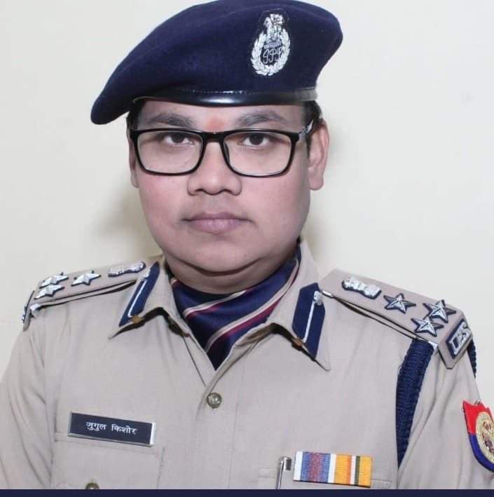NITINPANDEY6's tweet photo. जिन्हें अपनी सेवा में उच्च सत्यनिष्ठा बनाये रखने के लिए दो बार राष्ट्रपति जी सेकई बार प्रदेश सरकार ने सम्मानित किया गया हो। जो प्रदेश पुलिस एसोसिएशन के 6 बार अध्यक्ष रहें हो.उन्हें आज आचरण नियमावली के आरोप पर निलंबित कर दिया जाना समझ से परे है।
#जुगलकिशोर_को_बहाल_करो https://t.co/WVCHu1XmLK