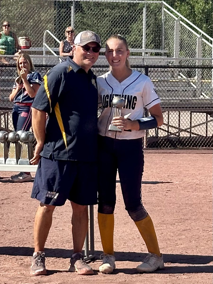 SadieLydick's tweet photo. So proud to be a part of this team! We worked hard this weekend and took home the championship at the SGF Lady Bulldogs tournament. My stats from the circle: 14IP 11H 4R 2ER 5BB 4SO.  Looking forward to Lowell All-American tournament next weekend. ⚡️🥎 @nhlightning @nhsoftball603 https://t.co/iHM64YRqPs
