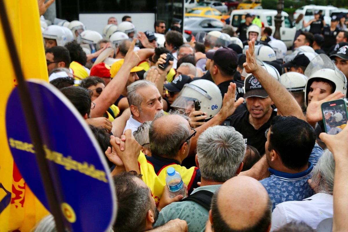 🔴Mücadele dersini de öğretmenler verir!
#öğretmeneşiddetömkyireddet