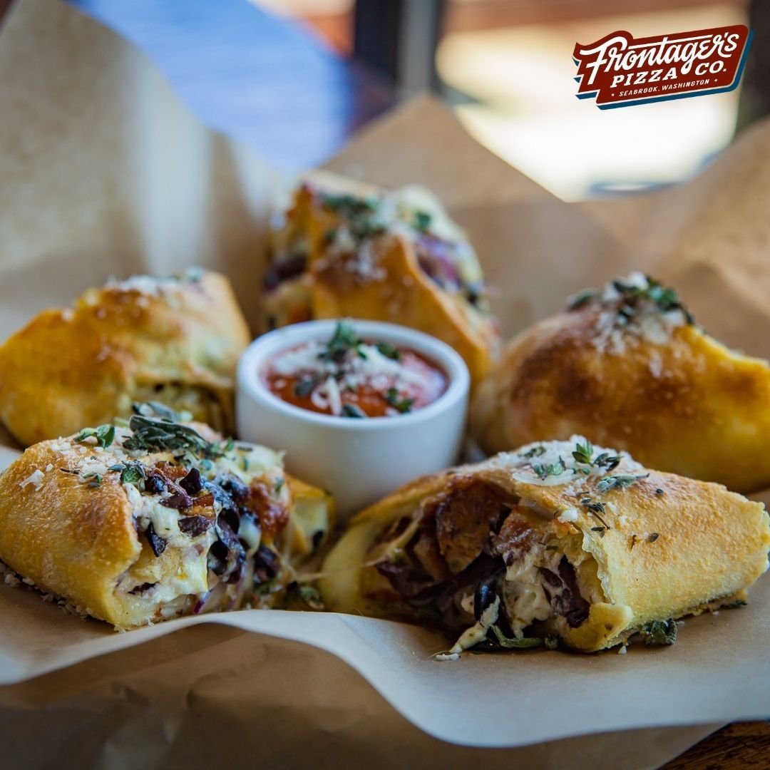 frontagerspizza's tweet image. Meet the roll that rules: our Stromboli! Made fresh with each order, ready to tackle your hunger with every tasty bite. Whether you're here for the classics or ready to try something new, we've got your cravings covered.

#FrontagersPizza #BakedToOrder