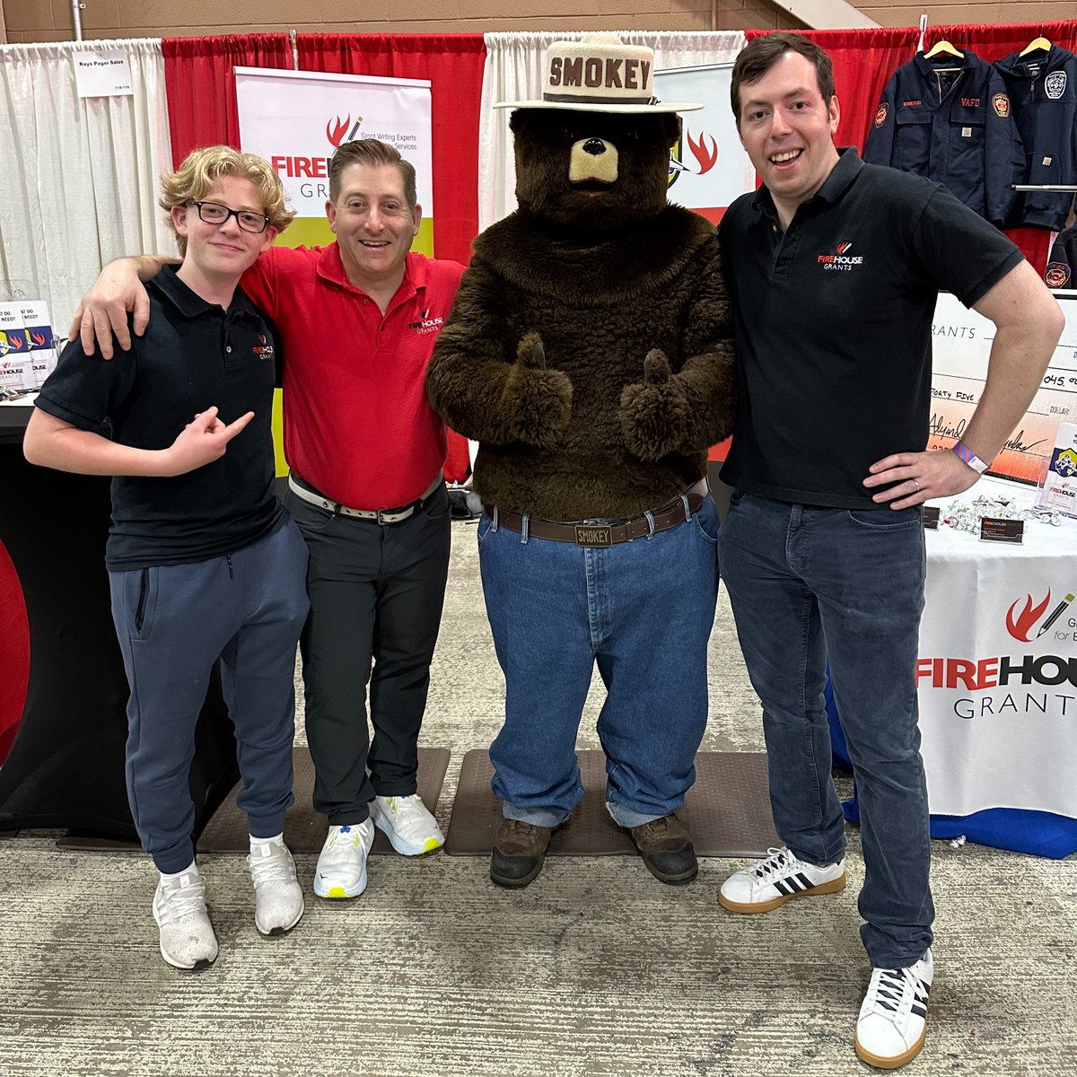 FirehouseGrants's tweet photo. #tb to the Harrisburg Fire Expo in May. We got to meet Smokey the Bear!
It was also great presenting a #bigcheck to   for new SCBA gear.
Who wants the next big check? Let's talk!
https://t.co/7bvZ6JBtWK https://t.co/4kMiVSxnHQ