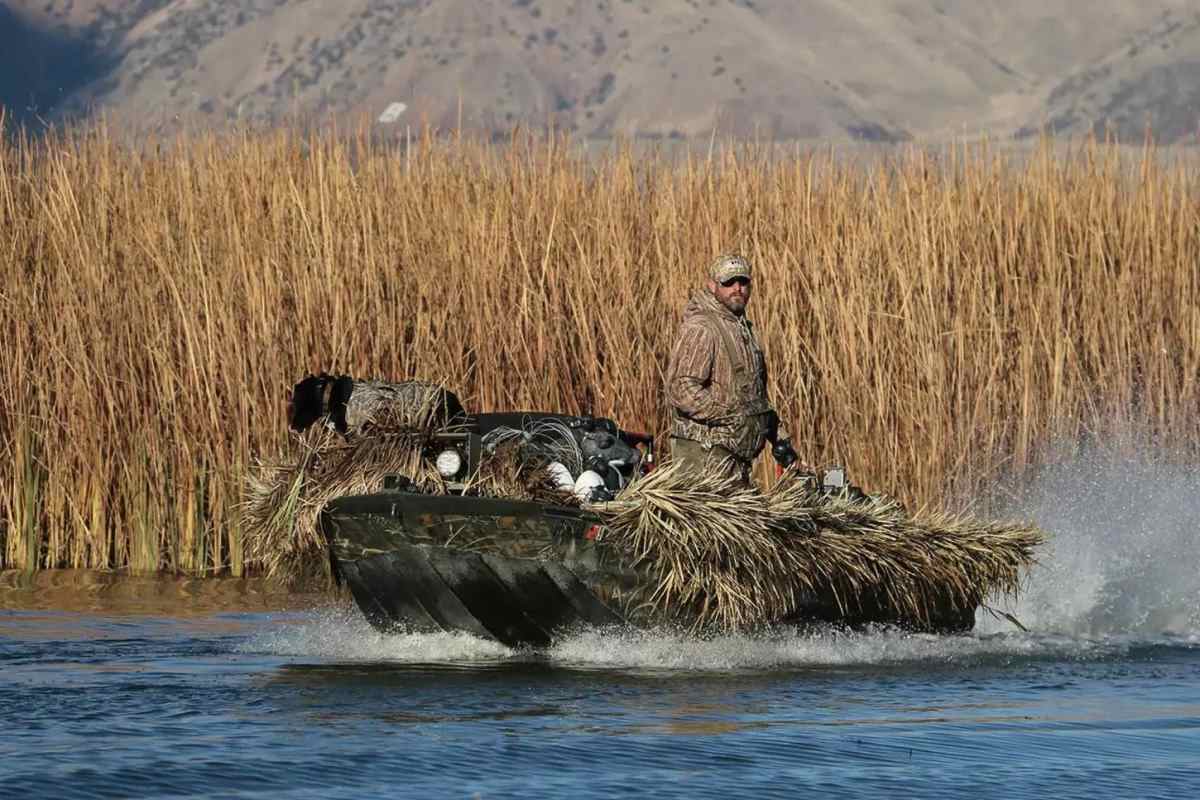 OUTDChannel's tweet photo. Hunting with a duck boat can provide more places to hunt and more birds to bag. Here are the benefits of hunting by boat via @WILDFOWLMag: https://t.co/pLHhh9CH1a
#FindYourAdventure #hunting #waterfowl #wildfowl #duck #duckboat #boat #waterfowlboat https://t.co/wwYxHvaVvf